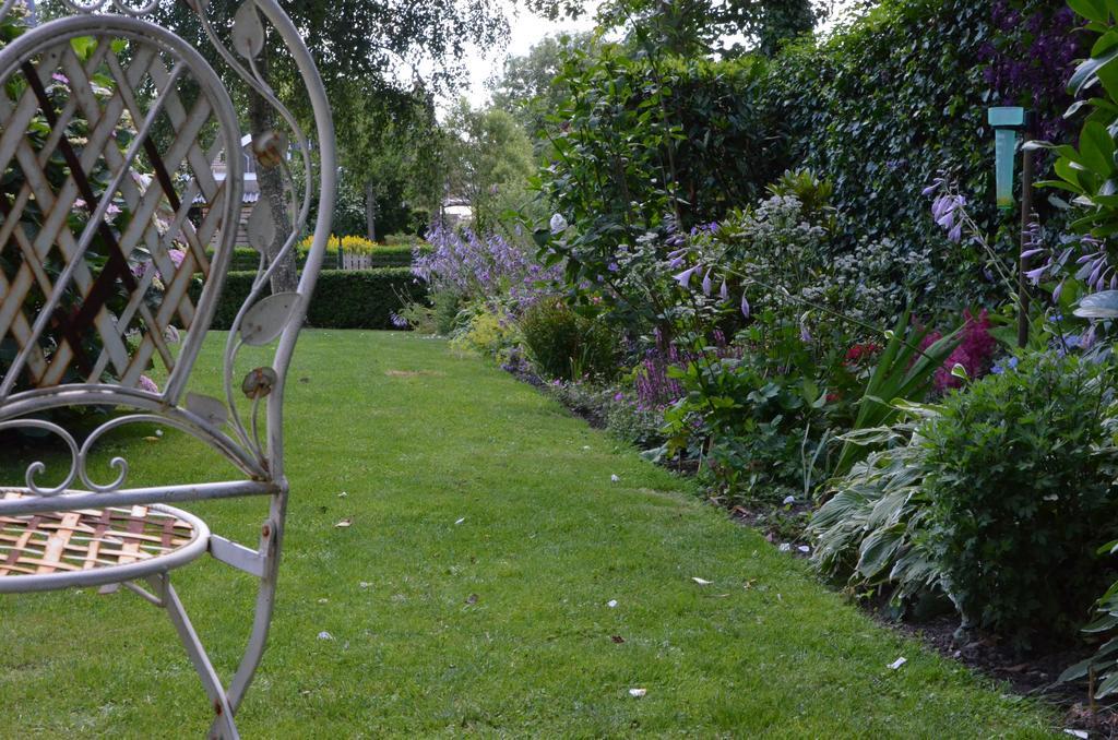 Bed and Breakfast Bloemenhoeve Birdaard Exterior foto