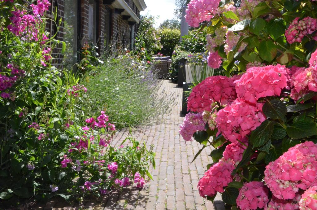 Bed and Breakfast Bloemenhoeve Birdaard Exterior foto